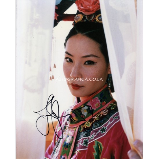 Lucy Liu genuine authentic autograph signed signature photo.