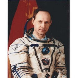 Cosmonaut Artsebarsky space genuine signed autograph photo 